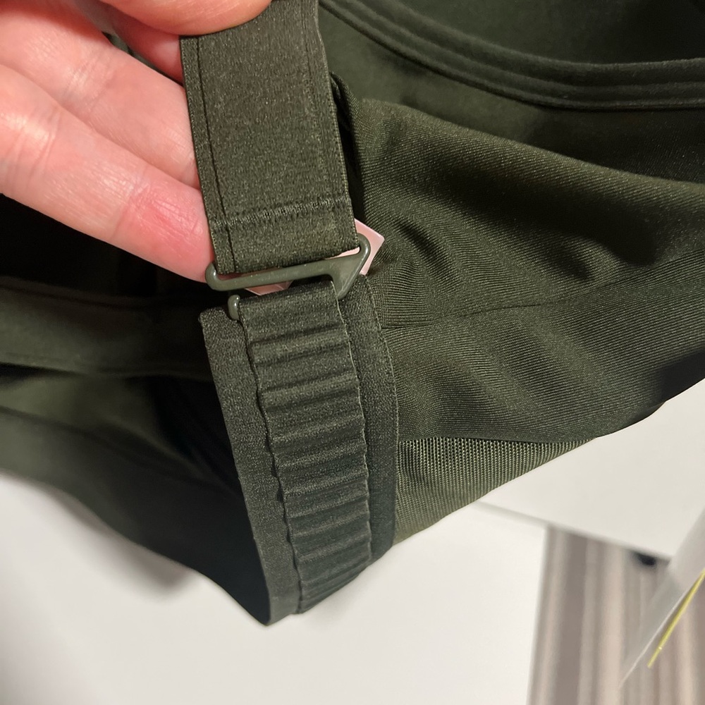 NWT XL Women's Olive Green crisscross Strappy Sports Bra all in motion pads - Picture 4 of 14
